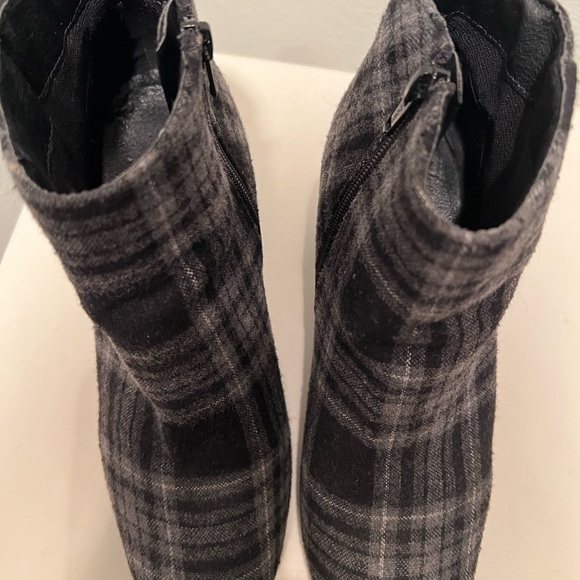 Diba Gray Black Plaid Chunky Heel 8.5 Flannel Boot - Picture 5 of 13